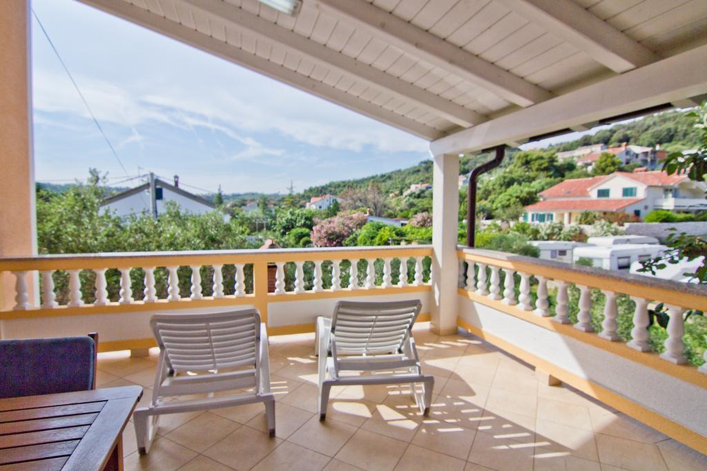 Foric Apartments With Outdoor Heated Pool 라브 객실 사진