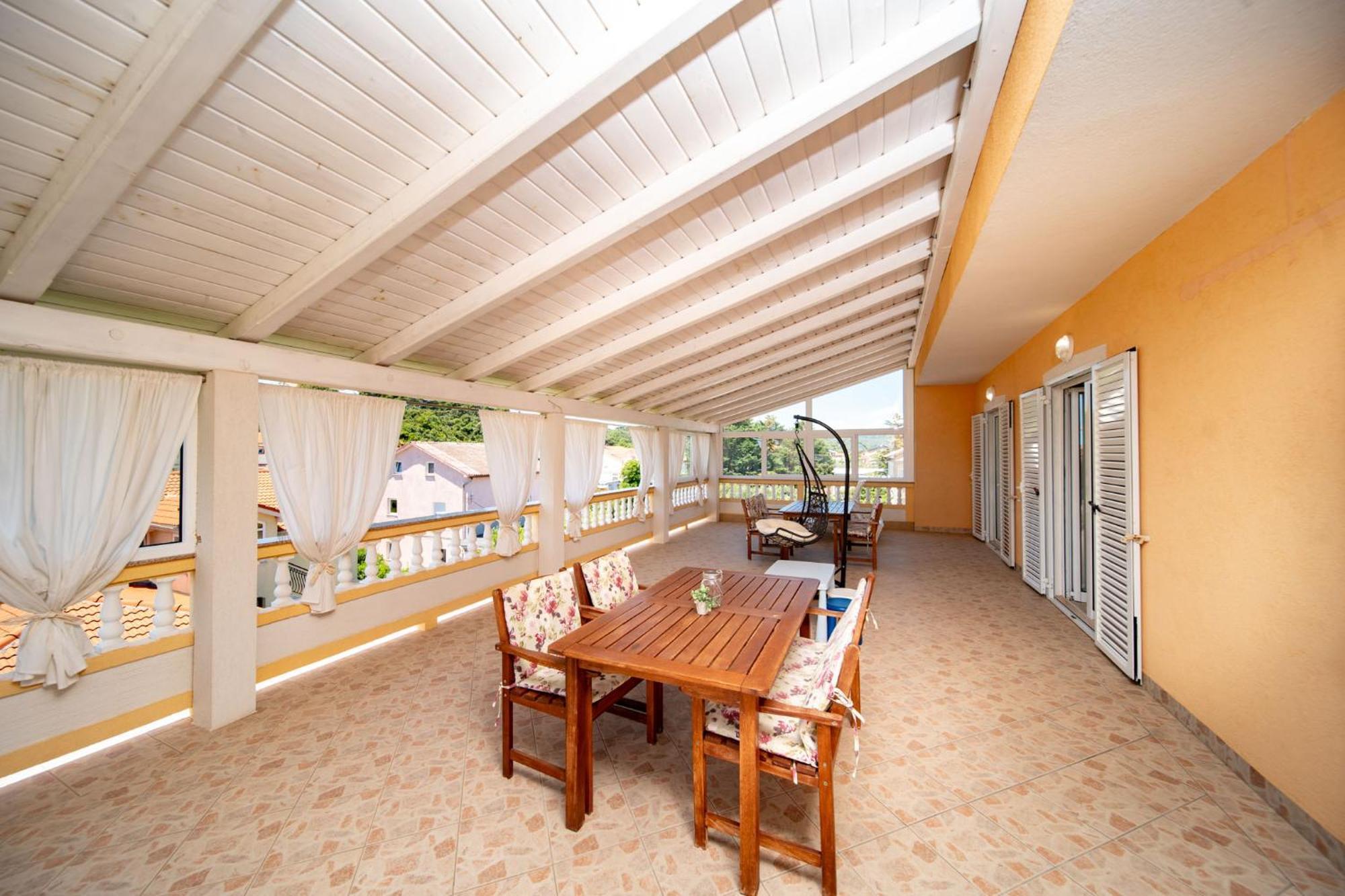 Foric Apartments With Outdoor Heated Pool 라브 외부 사진