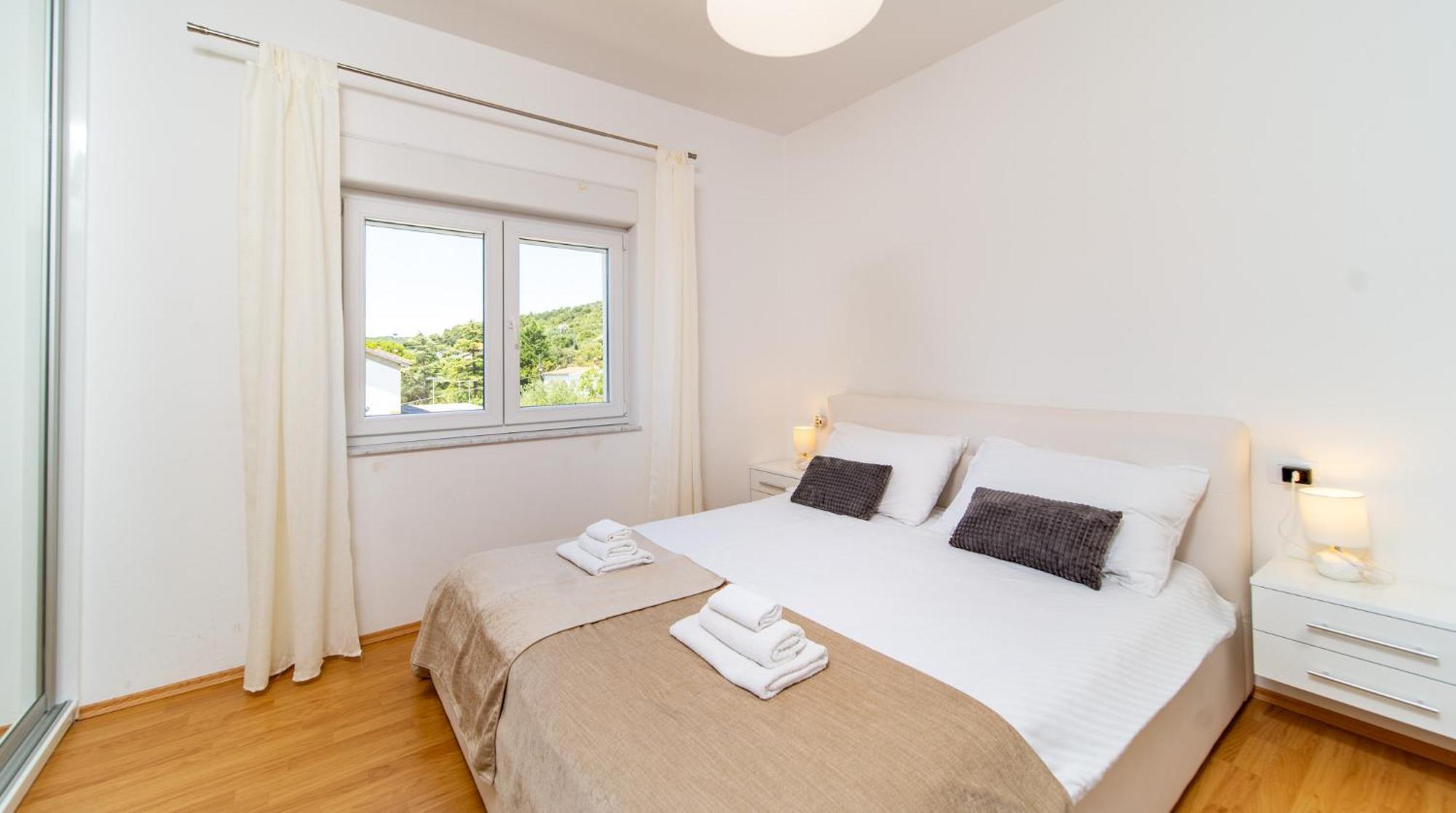 Foric Apartments With Outdoor Heated Pool 라브 외부 사진