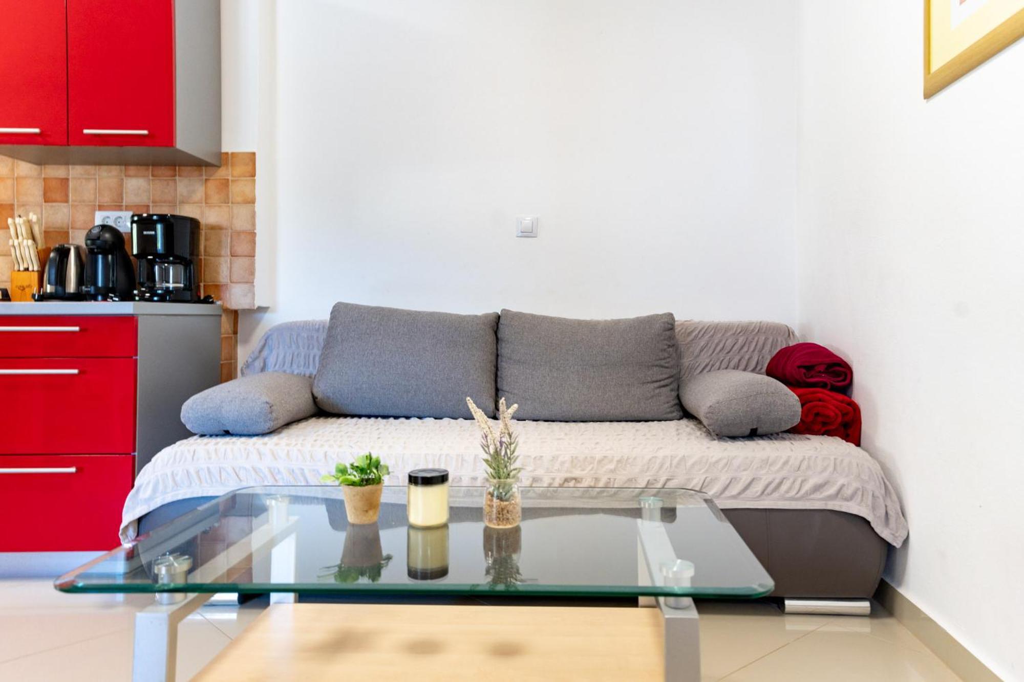 Foric Apartments With Outdoor Heated Pool 라브 외부 사진