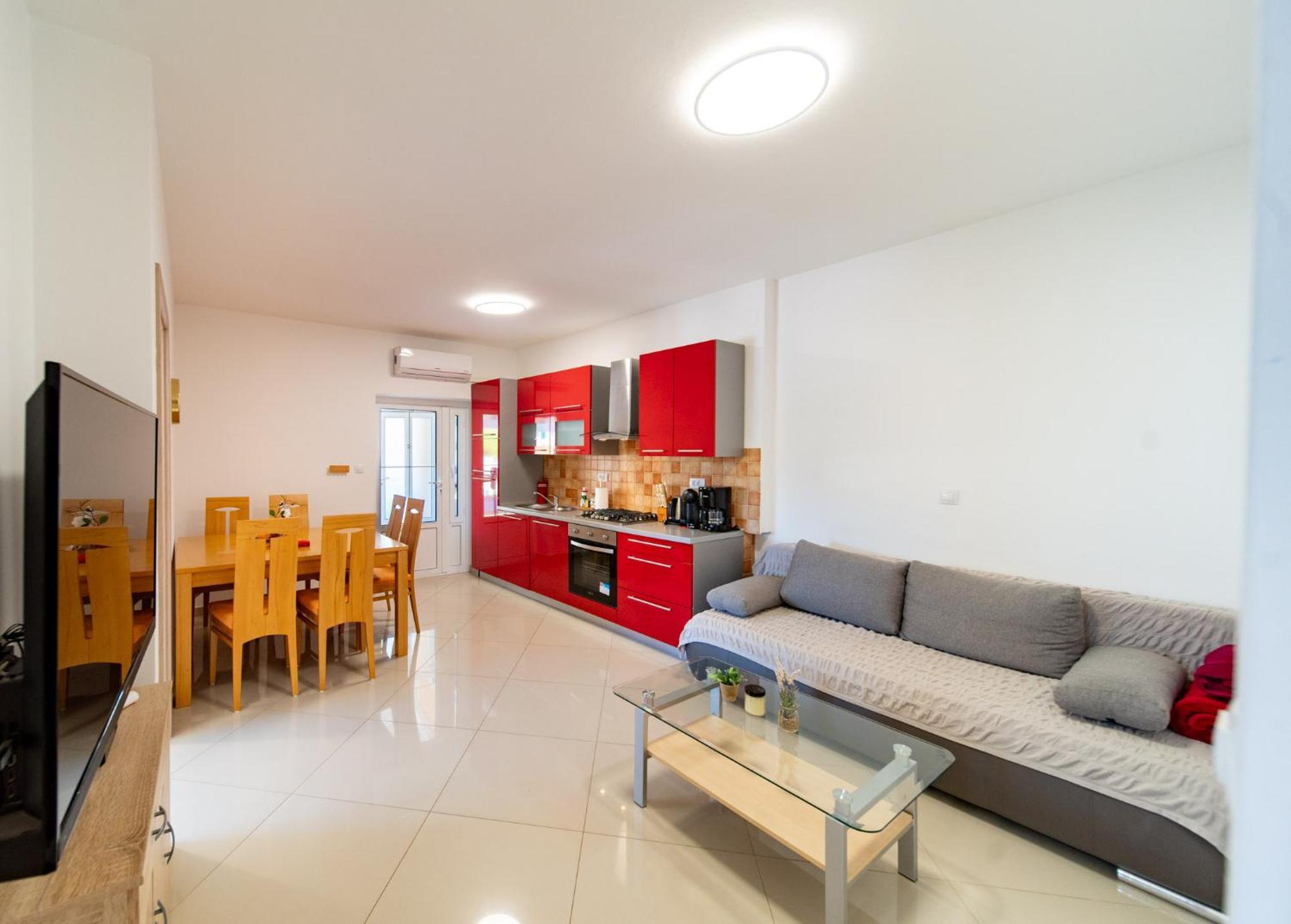 Foric Apartments With Outdoor Heated Pool 라브 외부 사진