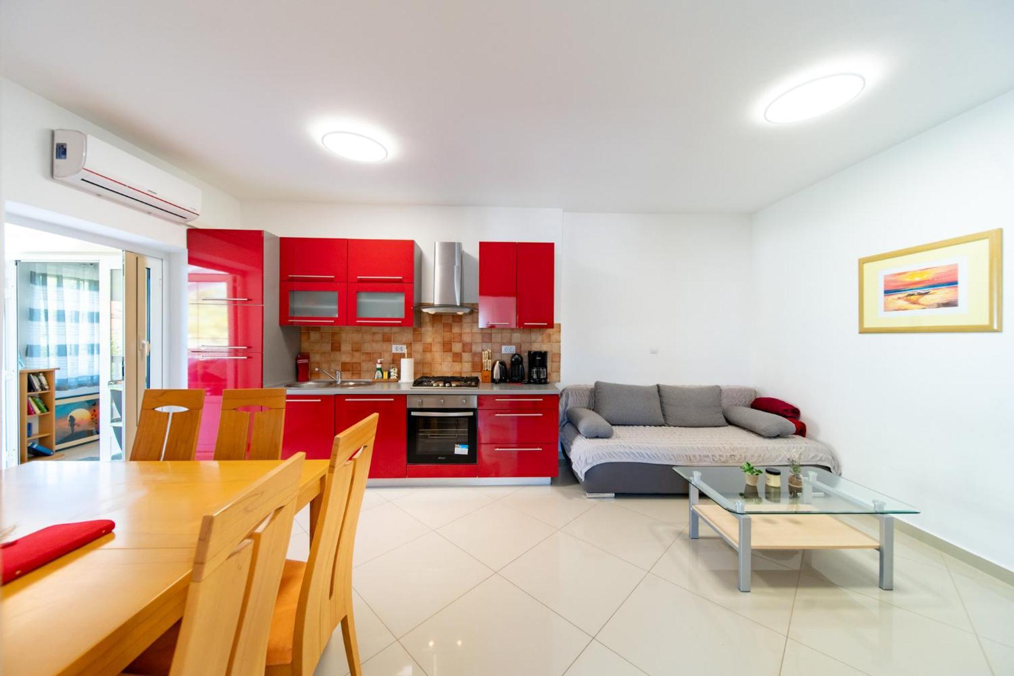 Foric Apartments With Outdoor Heated Pool 라브 외부 사진