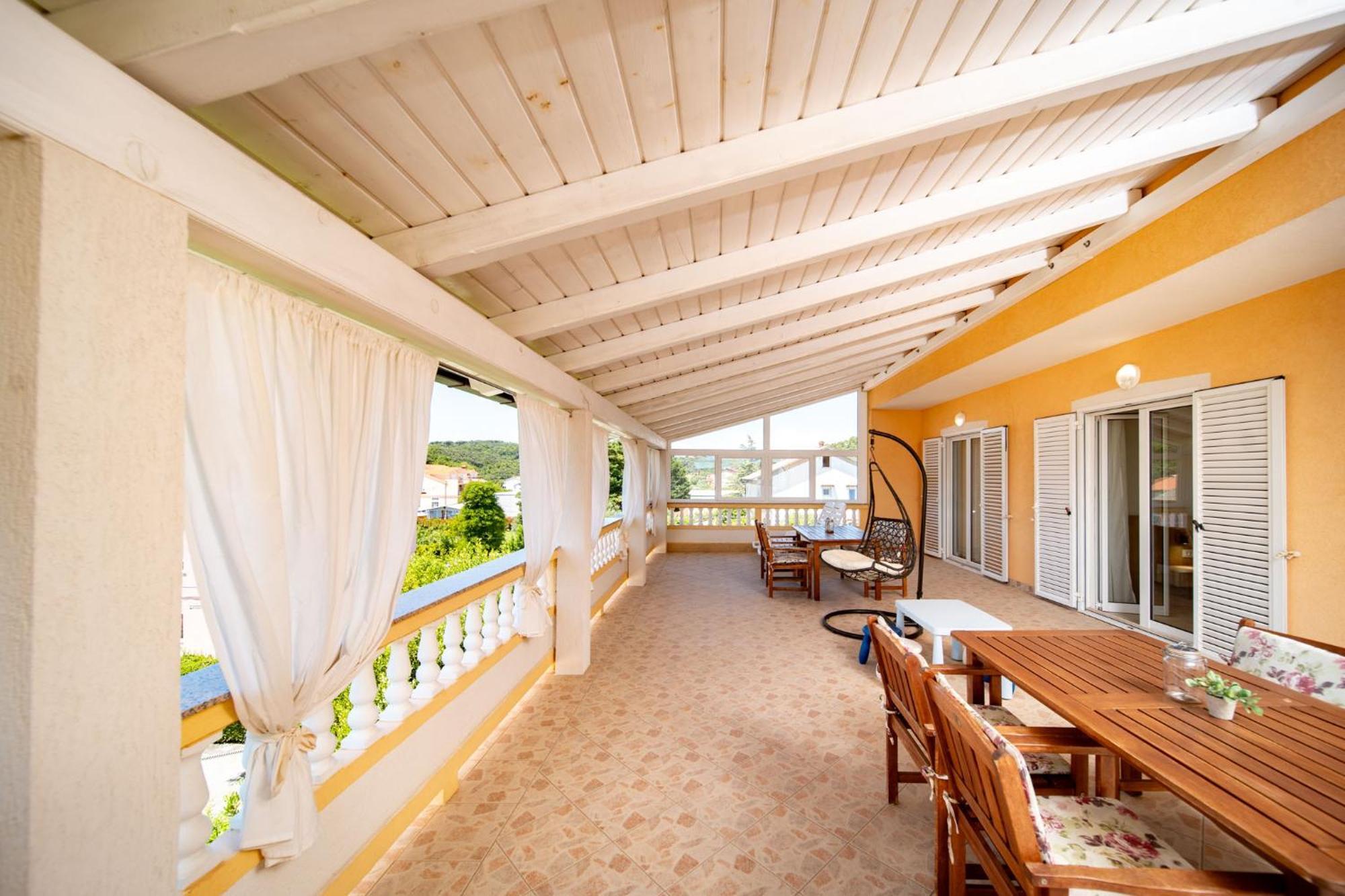 Foric Apartments With Outdoor Heated Pool 라브 외부 사진