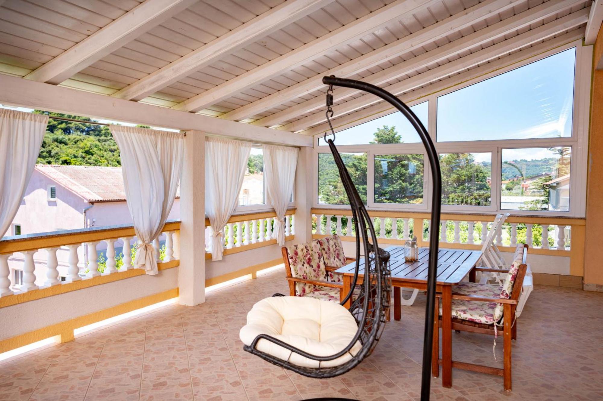 Foric Apartments With Outdoor Heated Pool 라브 외부 사진