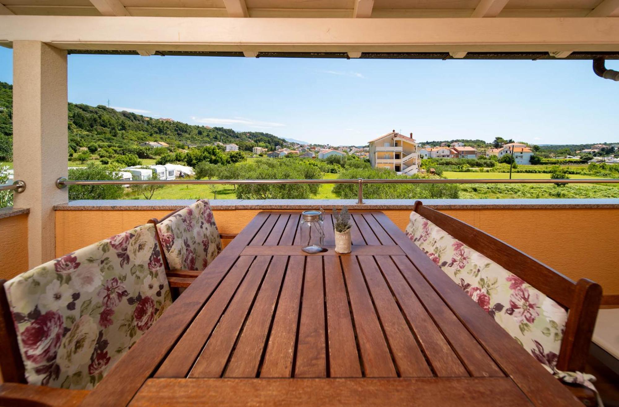 Foric Apartments With Outdoor Heated Pool 라브 외부 사진