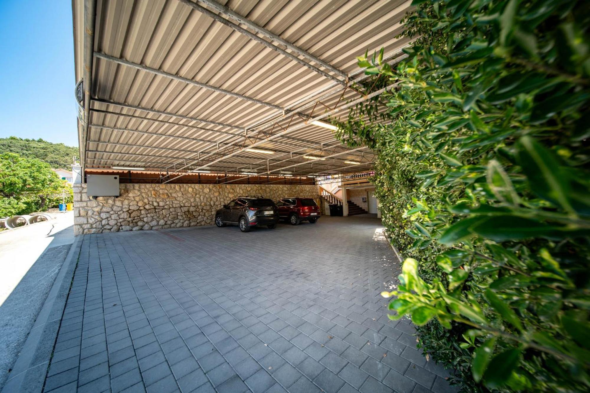 Foric Apartments With Outdoor Heated Pool 라브 외부 사진